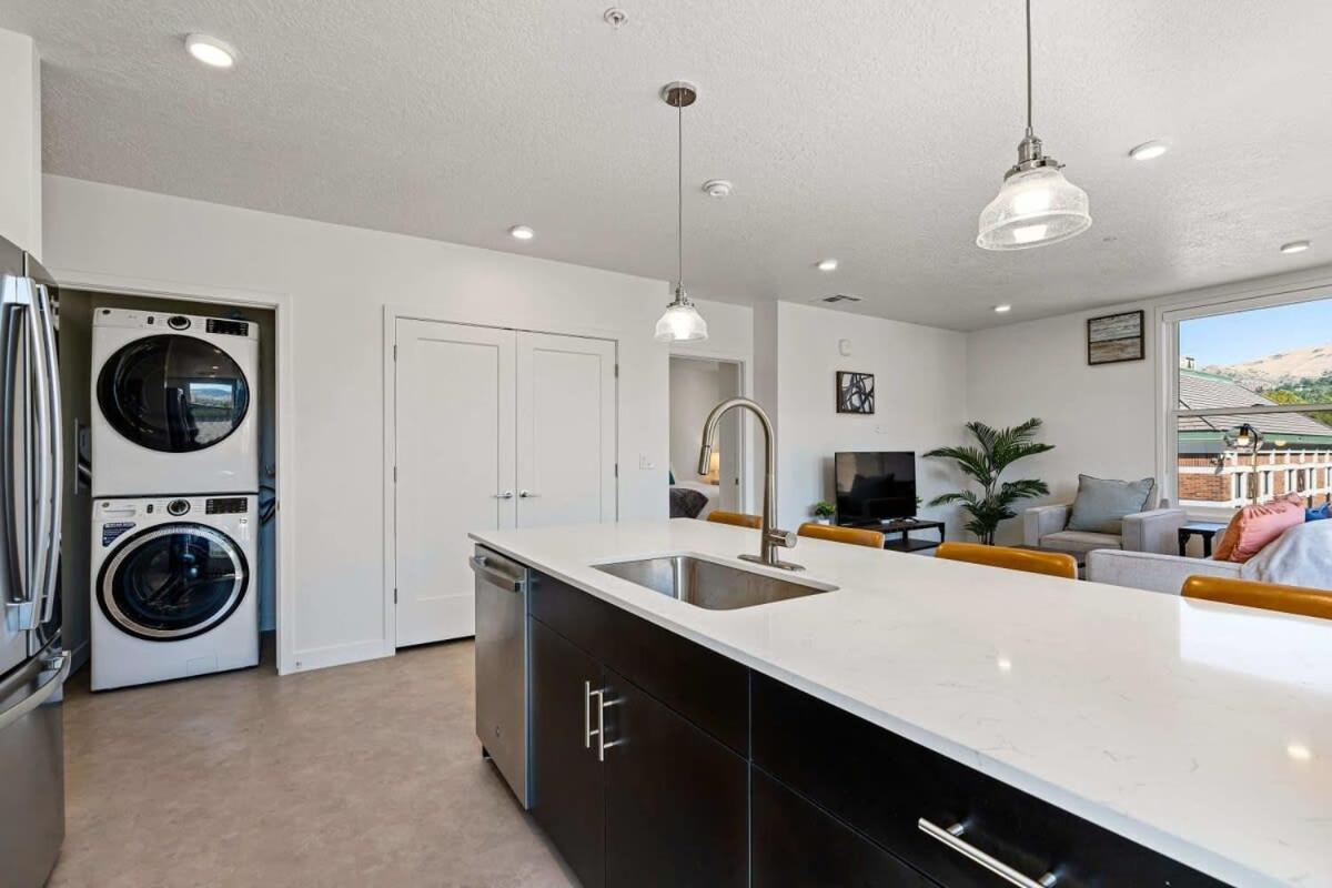 2Br Luxury Urban Escape Balcony & Fitness Center Apartment Salt Lake City Exterior foto