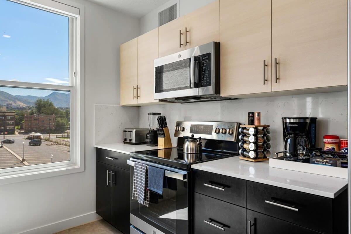 2Br Luxury Urban Escape Balcony & Fitness Center Apartment Salt Lake City Exterior foto