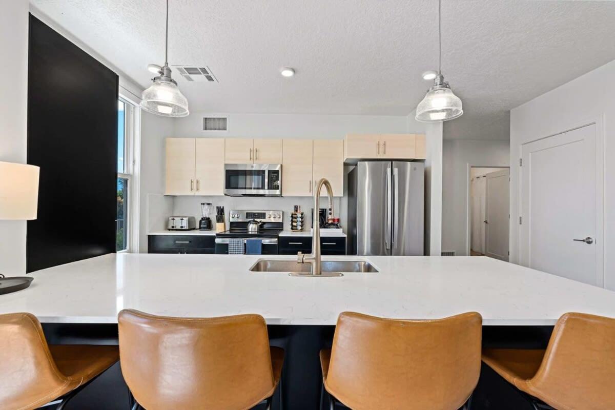 2Br Luxury Urban Escape Balcony & Fitness Center Apartment Salt Lake City Exterior foto