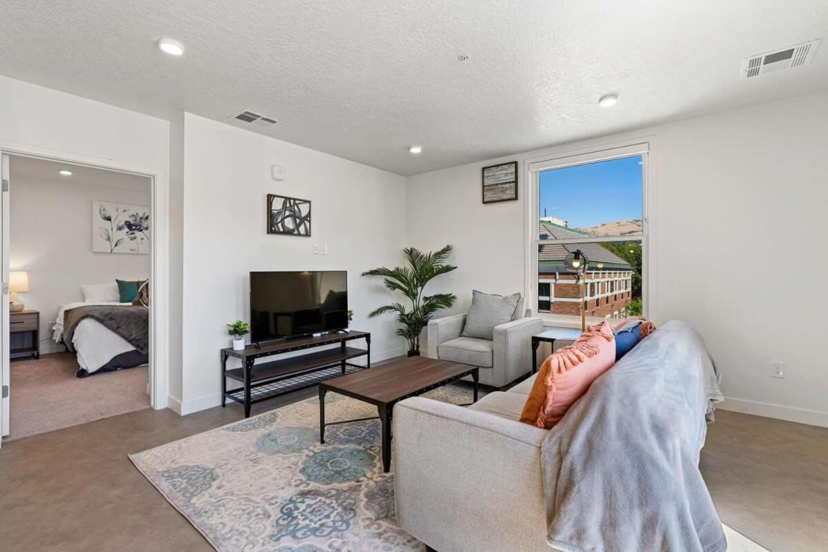 2Br Luxury Urban Escape Balcony & Fitness Center Apartment Salt Lake City Exterior foto