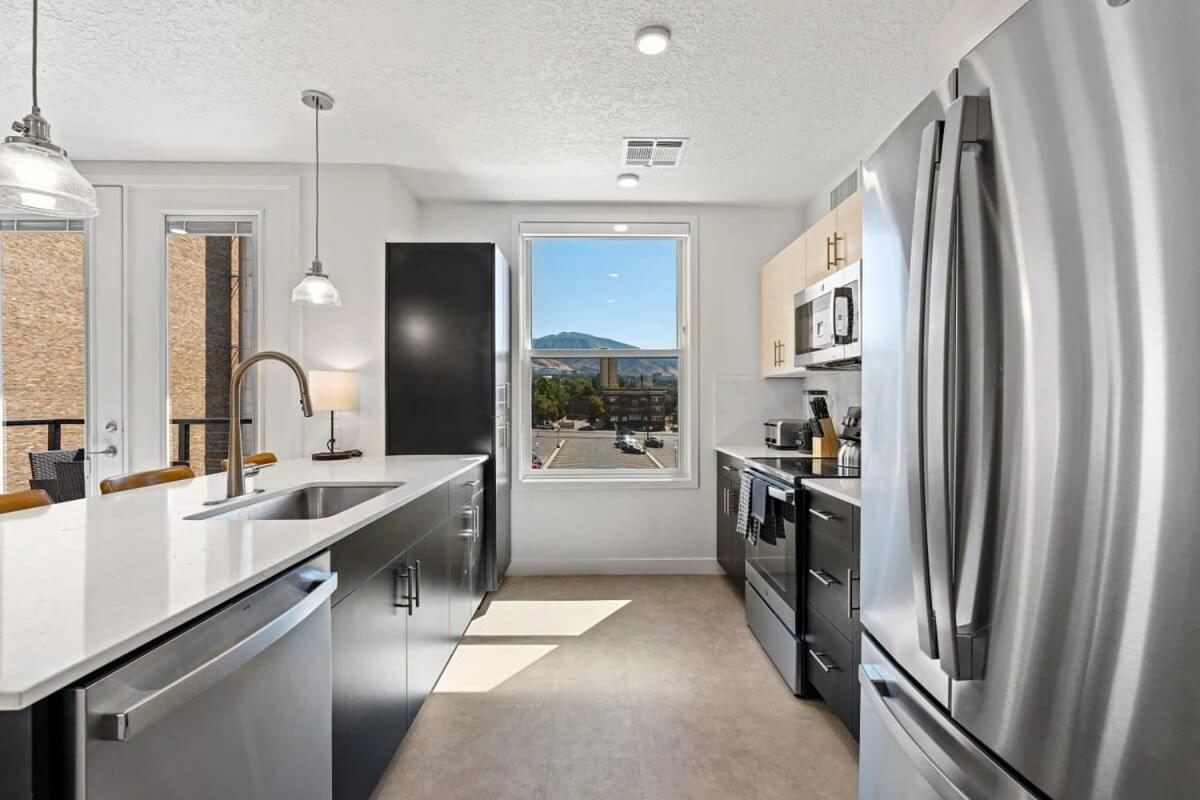 2Br Luxury Urban Escape Balcony & Fitness Center Apartment Salt Lake City Exterior foto