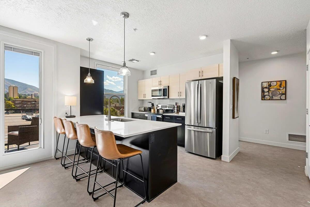 2Br Luxury Urban Escape Balcony & Fitness Center Apartment Salt Lake City Exterior foto